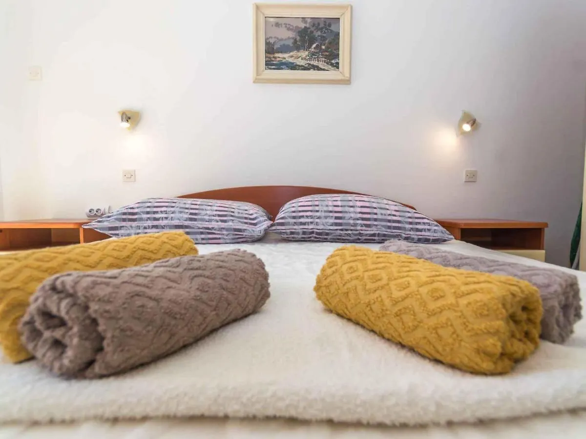 Apartment In Njivice - Insel Krk 42232