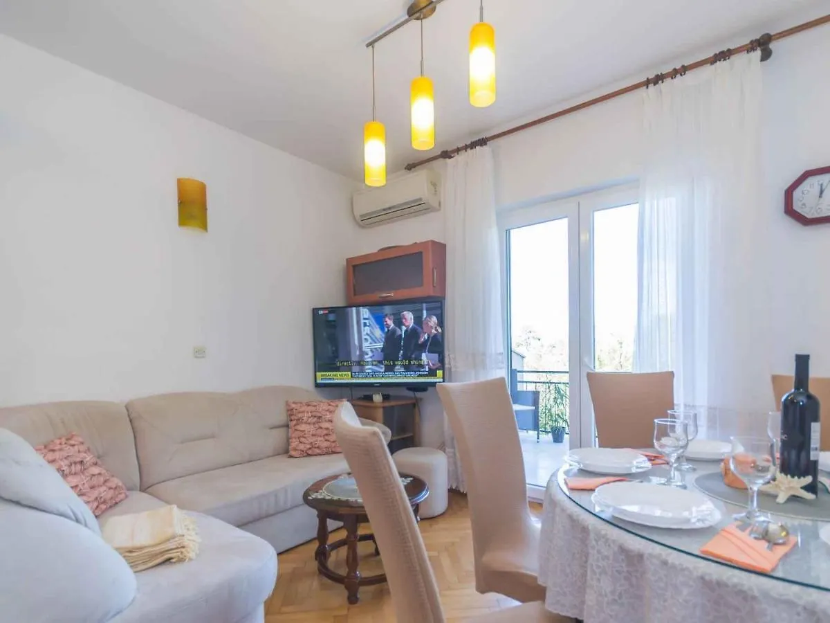 Apartment In Njivice - Insel Krk 42232