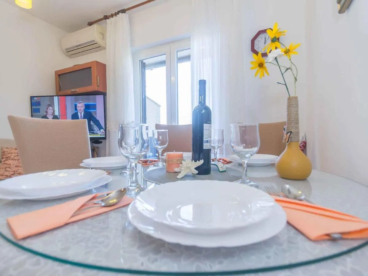 Apartment In Njivice - Insel Krk 42232