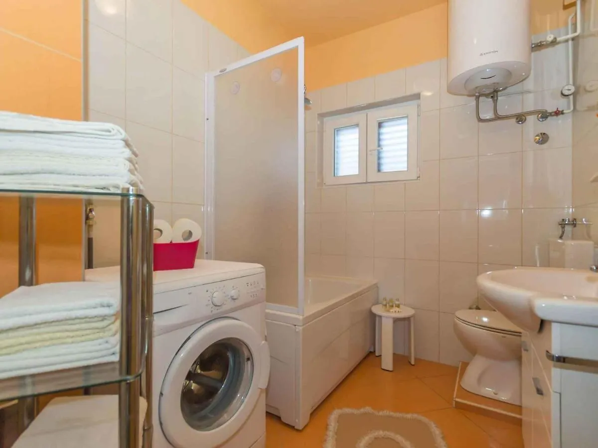 Apartment In Njivice - Insel Krk 42232