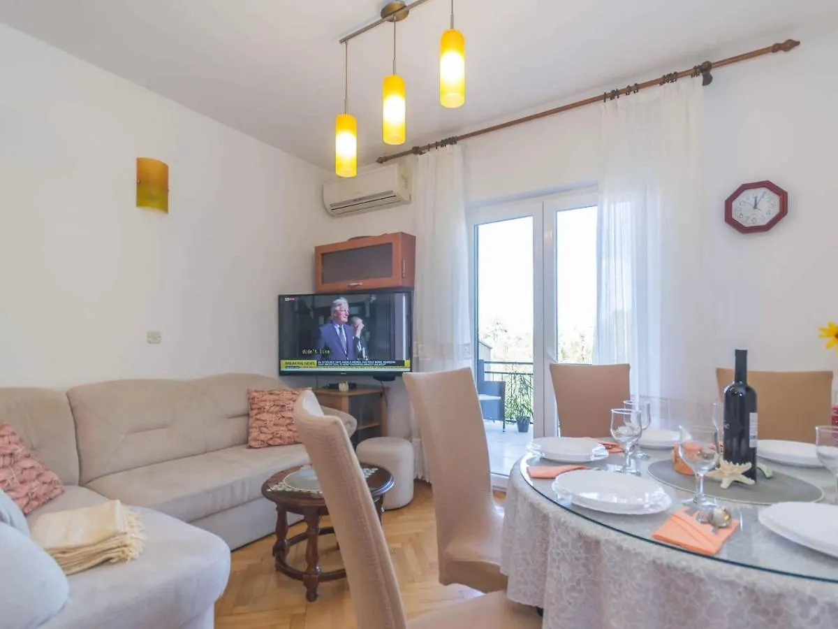 Apartment In Njivice - Insel Krk 42232