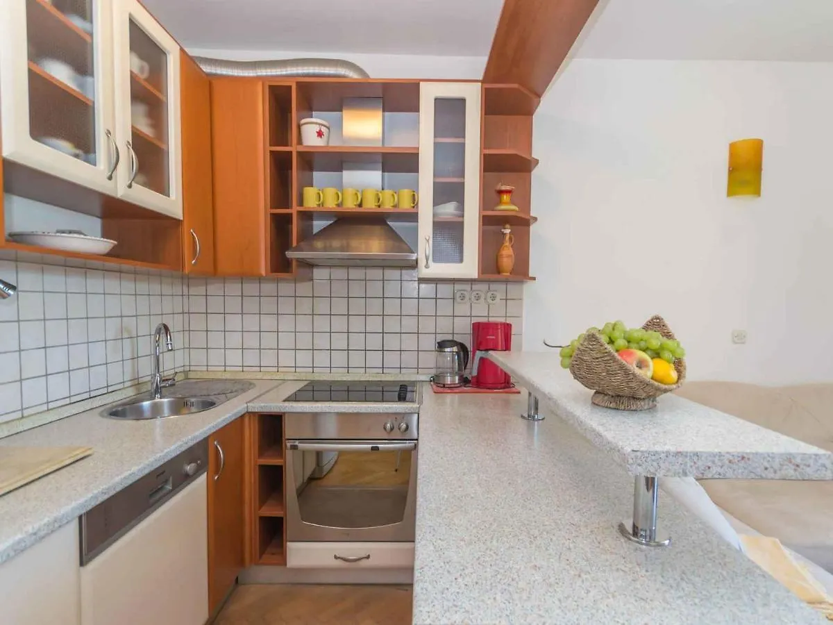 Apartment In Njivice - Insel Krk 42232